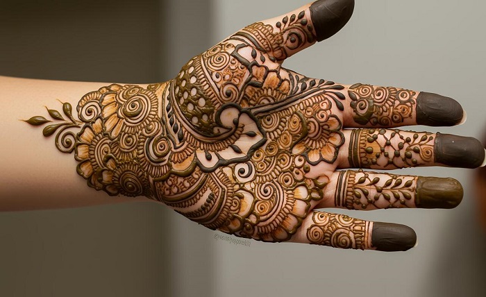 royal front hand mehndi design